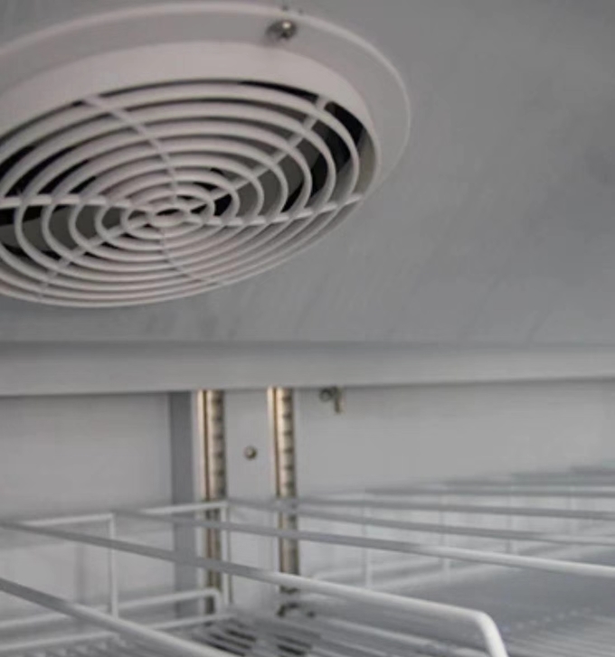 Gabinetto di vetro refrigerato raffreddato ad aria verticale 7 della bevanda di grande capacità di tre porte